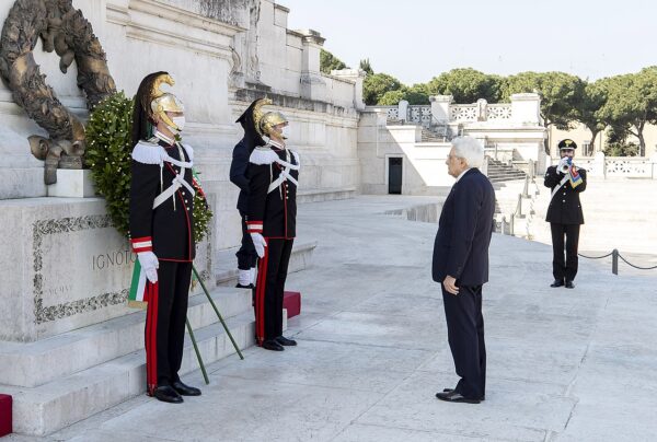 il presidente Mattarella rende omaggio al milite ignoto