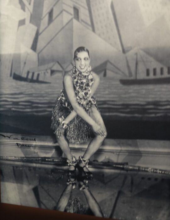 Foto di Joséphine Baker che balla alle Folie Bergére 1926