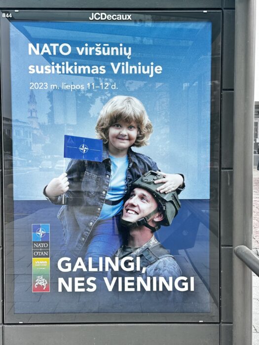 publicità per il veritce Nato