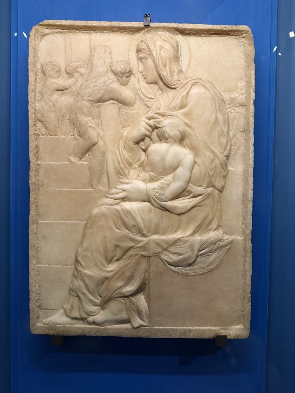 Michelangelo Buonarroti (Caprese 1475 - Roma 1564), Madonna della scala, 1490, marmo, Firenze, Casa Buonarroti