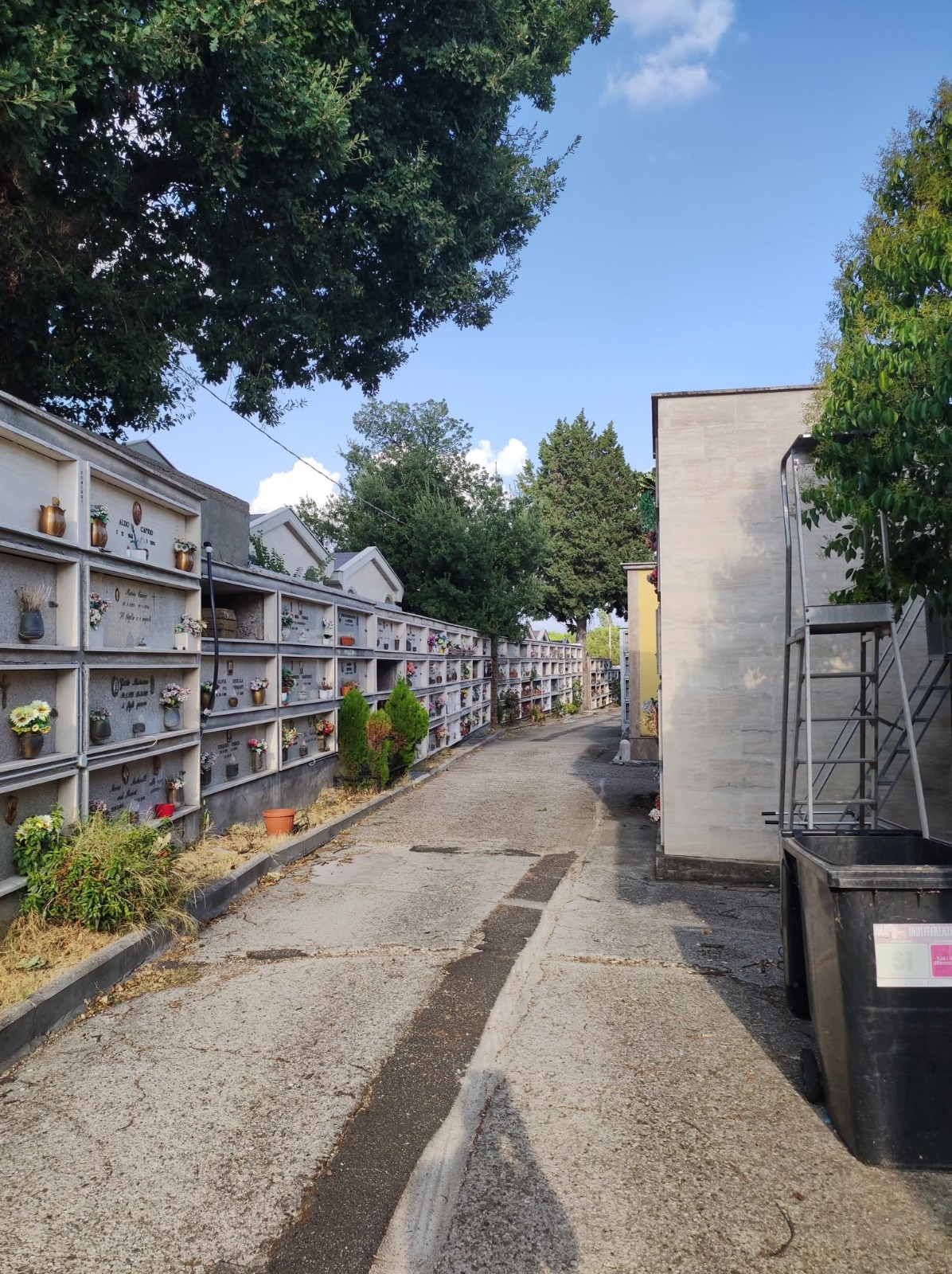una foto del cimitero di fiano romano