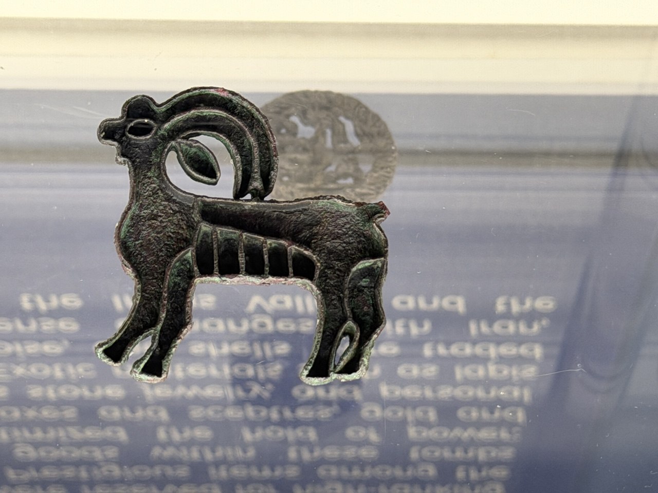 Gonur-tepe, sigillo, semidio zoomorfo, lega di rame e argento, seconda metà del II mill. a. C., Fine arts Museum, Ashgabat
